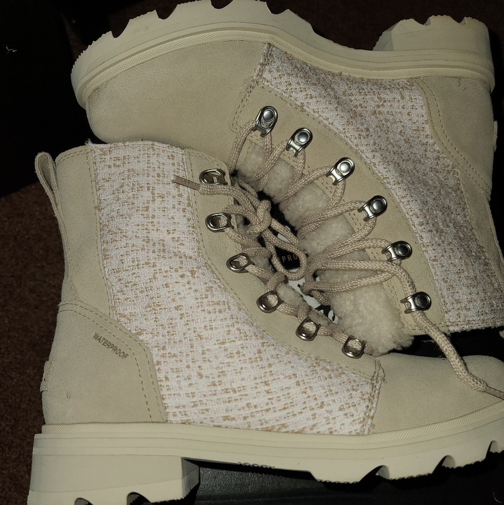 Sorel Boots - Picture 14 of 16